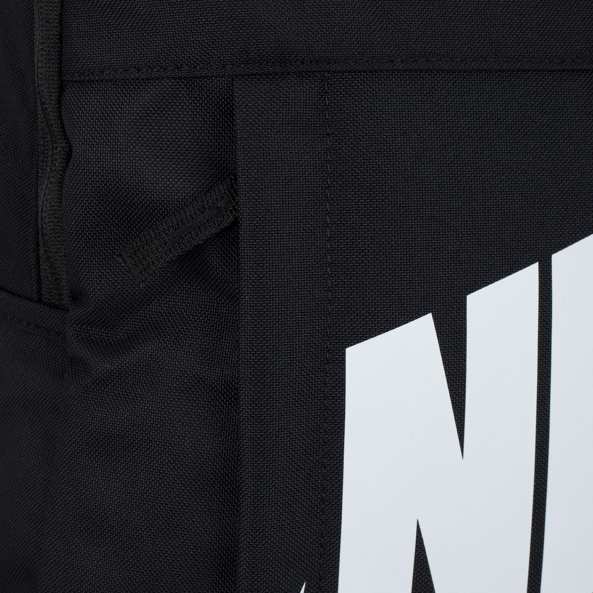 Mochila Nike Elemental HBR 21L Preta: Estilo, Durabilidade e Conforto Diário