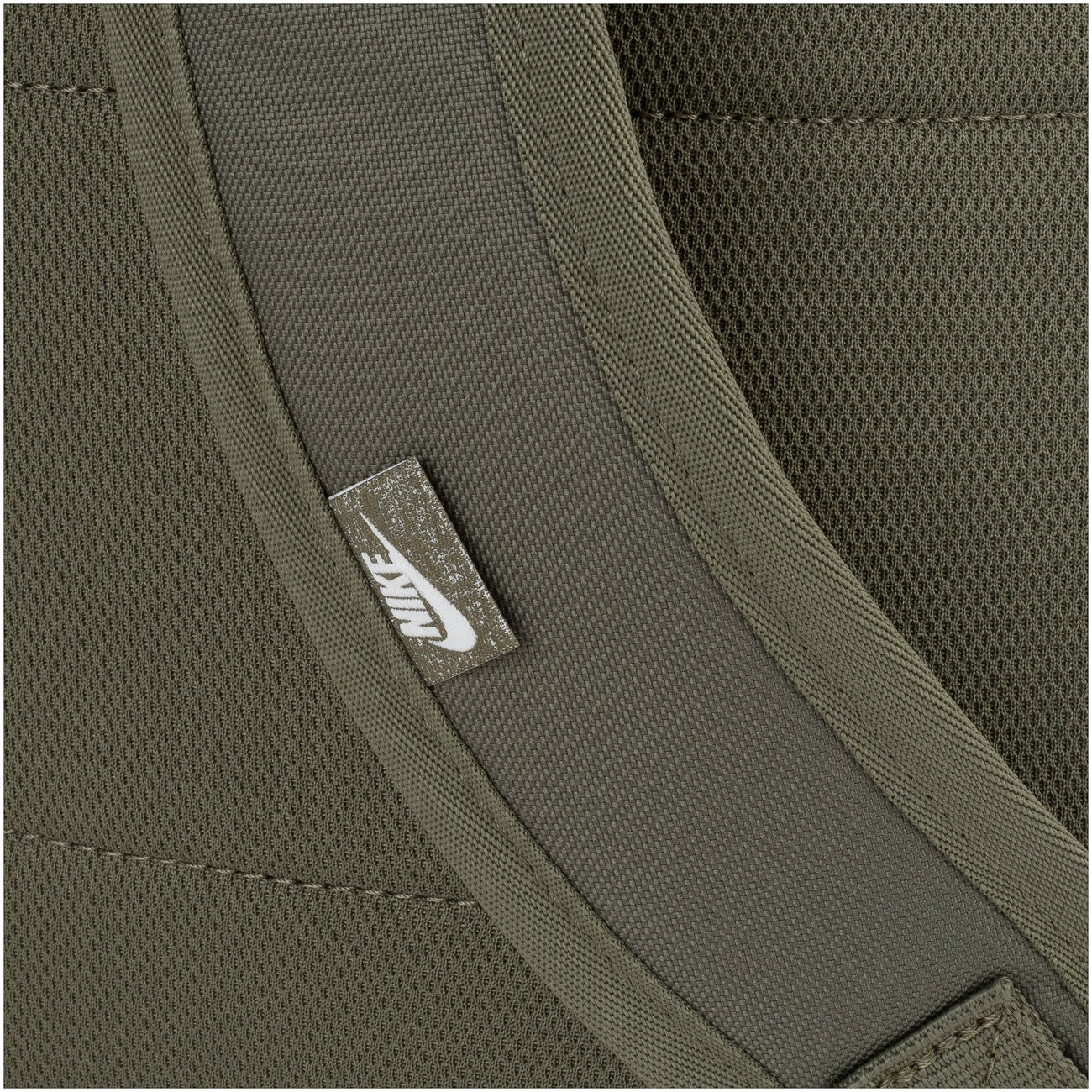 Mochila Nike Elemental Bkpk HBR 21 Litros: Estilo, Conforto e Organização Diária