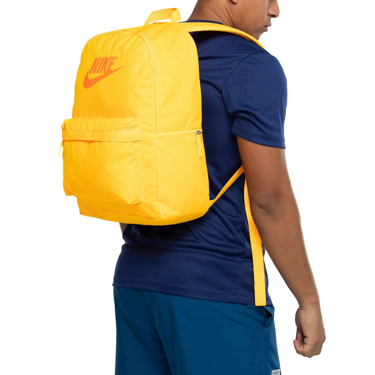 Mochila Nike Heritage Unissex 25 Litros: Estilo Sustentável e Espaço Otimizado