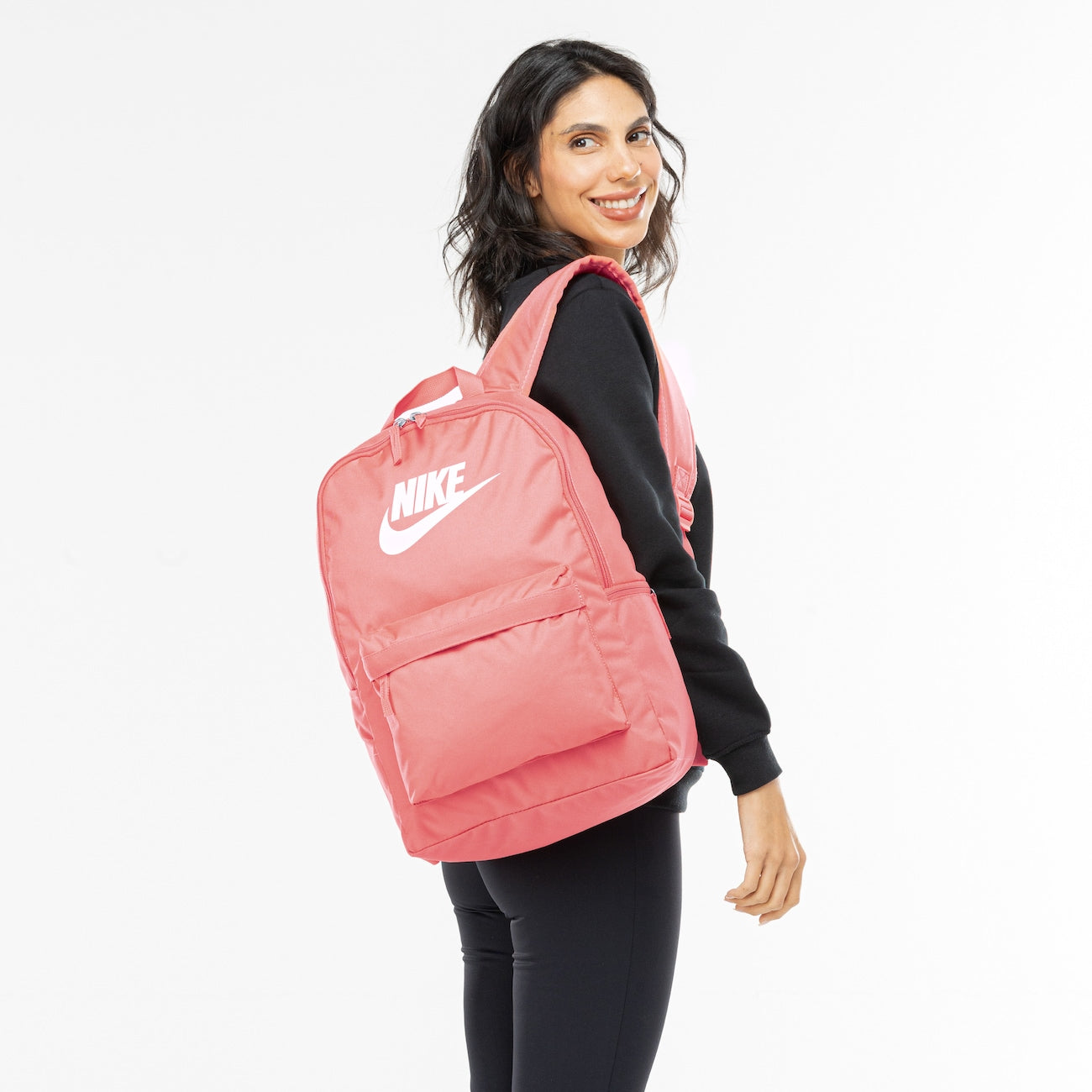Mochila Nike Heritage Unissex 25 Litros: Estilo Sustentável e Espaço Otimizado